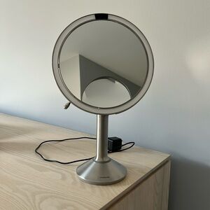 Simplehuman SENSOR MIRROR TRIO
8 inch | brushed